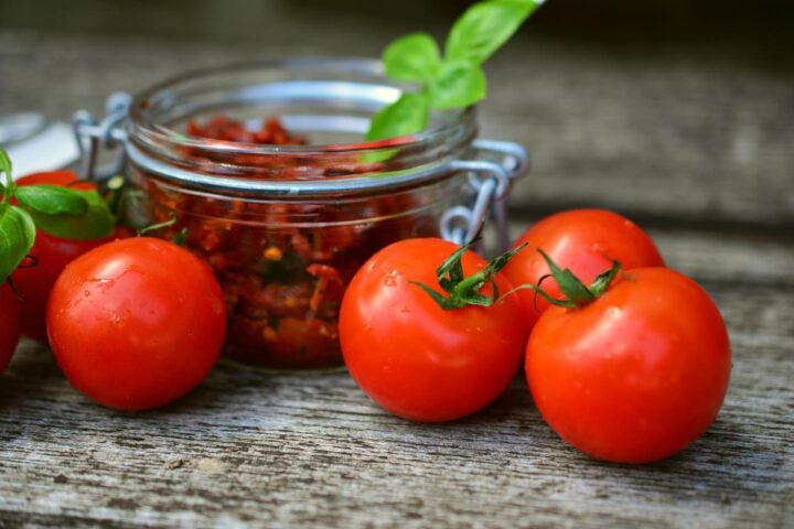 Verse en gedroogde tomaten